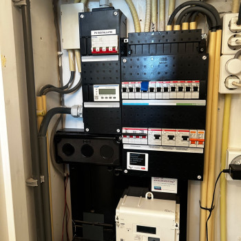 J.J.C. All-in-One 10 kW met zonnepanelen en laadpunt in Oegstgeest — foto 3
