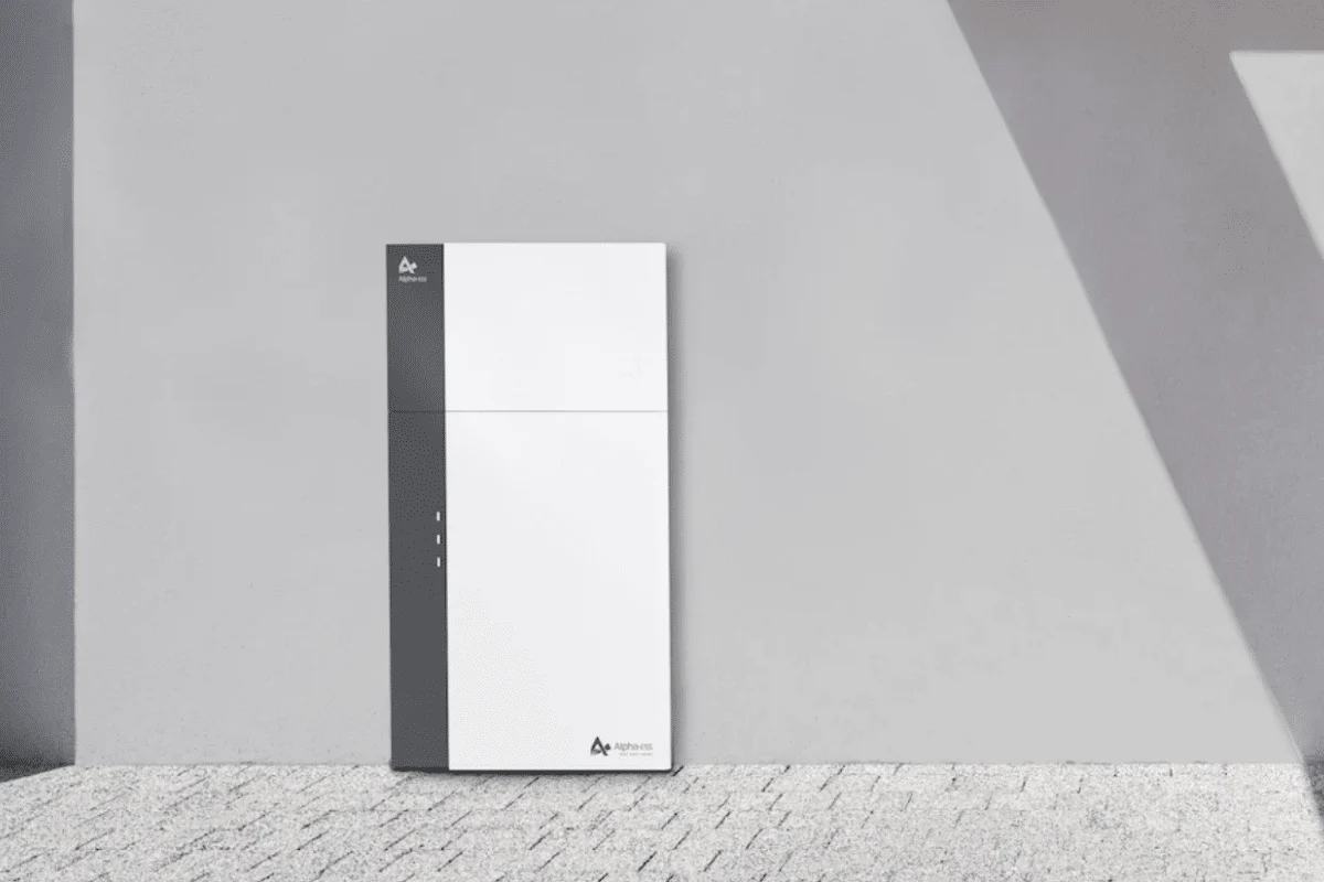 AlphaESS thuisbatterij in een strakke woonomgeving