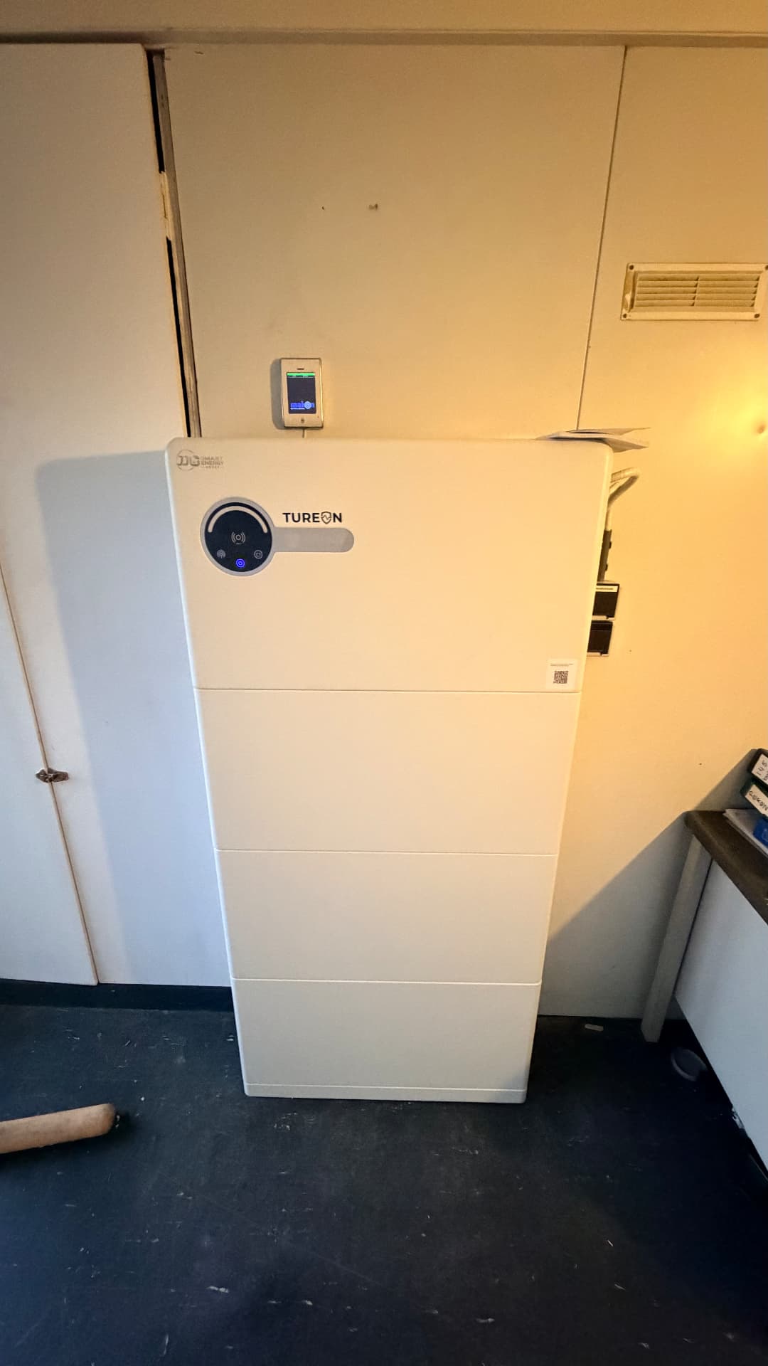 Sineng All-in-One 19,2 kWh met noodstroom en 2 laadpunten in Voorschoten