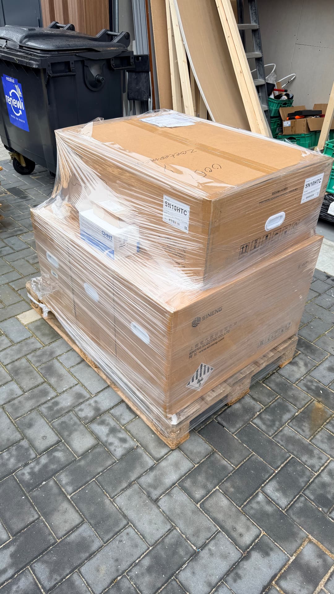 Sineng All-in-One 19,2 kWh met noodstroom en 2 laadpunten in Voorschoten — foto 7